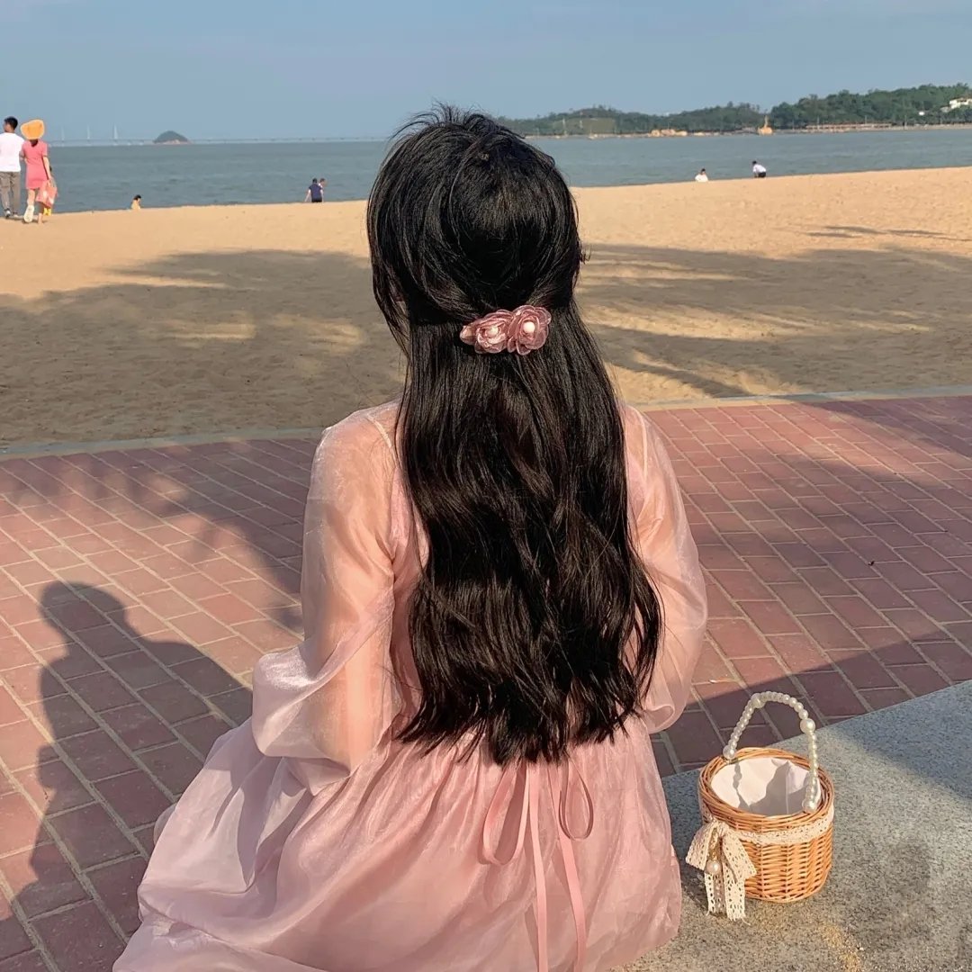 开局废材女配，我带全家逆风翻盘